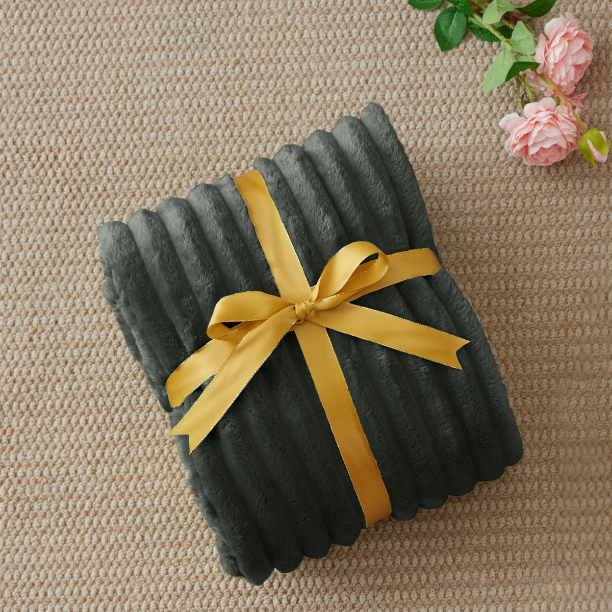 BEDELITE soft fleece blanket offers plush comfort with 300GSM warmth