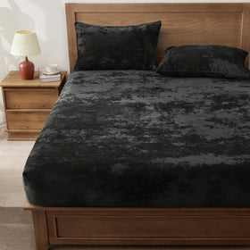 BEDELITE three-piece velvet set for a coordinated bedding upgrade.