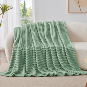 BEDELITE throw ready for travel and camping comfort