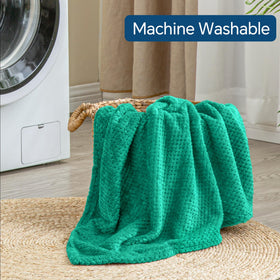 BEDELITE travel blanket on plane delivering comfort.