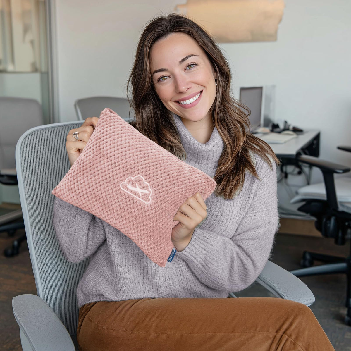 BEDELITE pink travel blanket beside luggage sleeve for hands-free travel.