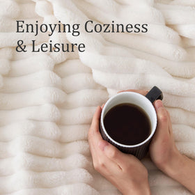 BEDELITE travel-friendly blanket ideal for camping and on-the-go warmth.
