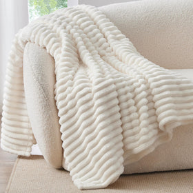 BEDELITE Twin Blanket 300gsm plush fleece close-up feel of warmth