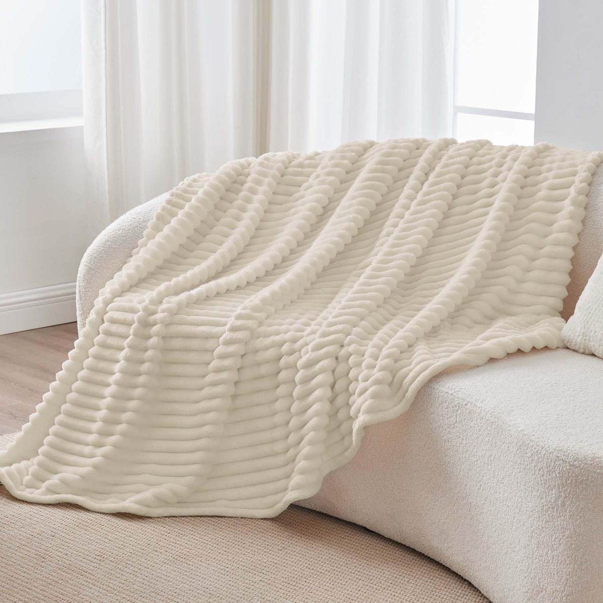 BEDELITE Twin Blanket travel-friendly throw demonstrates light, portable comfort.