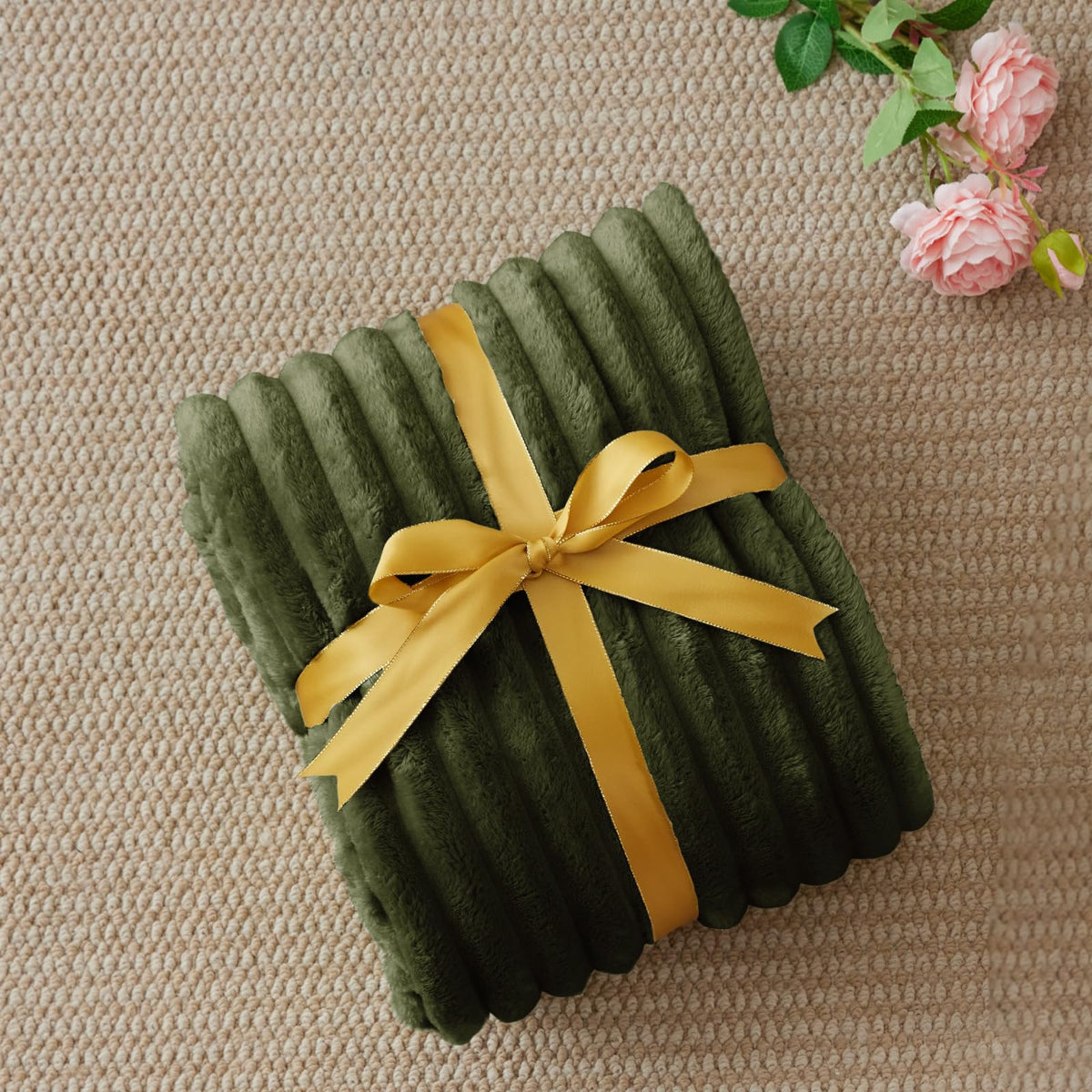 BEDELITE upgraded striped blanket in olive green highlighting texture.