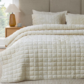 BEDELITE velvet quilt king set showcases a 3D geometric pattern adding visual depth