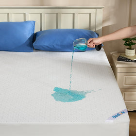 BEDLORE King Mattress Protector waterproof layer protecting the mattress from spills.