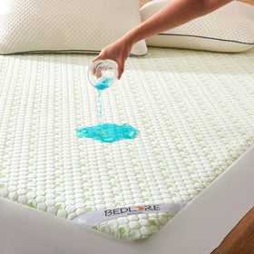 BEDLORE waterproof mattress protector full-size with 6-15 inch pocket protects against spills and stains