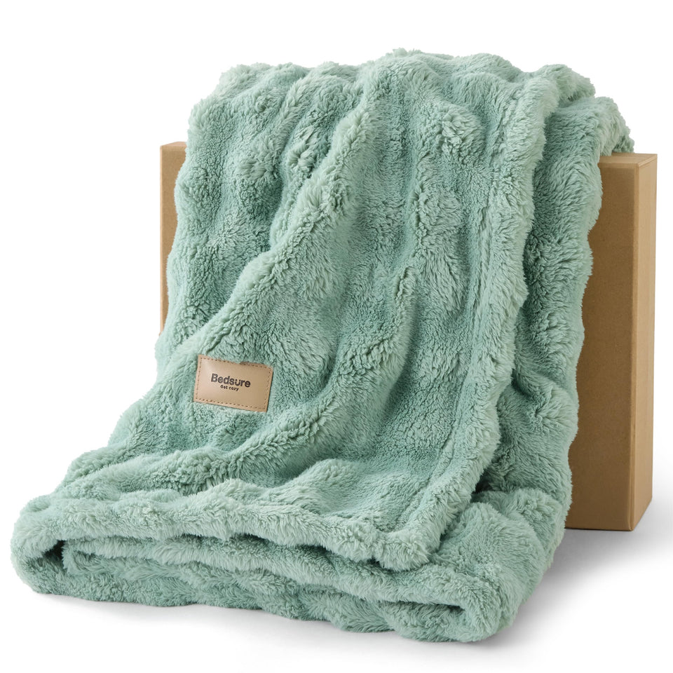 Bedsure 3D Fleece Bubble Blanket on a couch showing cozy texture for home comfort