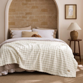 Bedsure 3D bubble throw in living room creates a cozy corner.