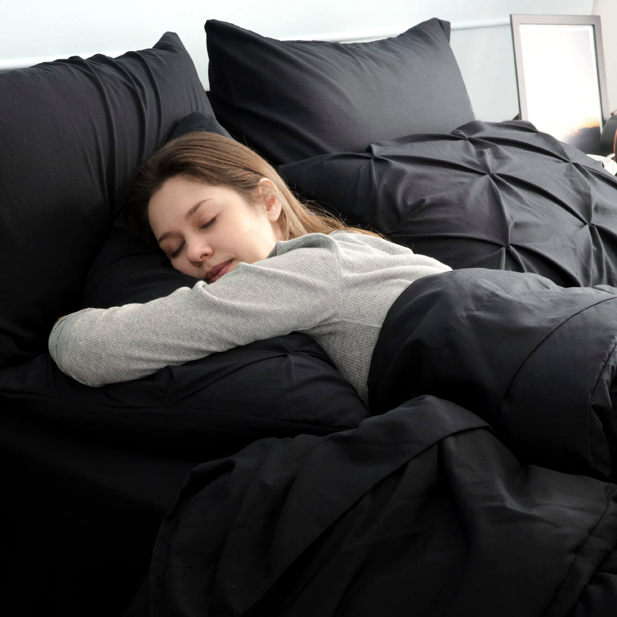 Bedsure 7-piece set includes sheets, pillowcases, and shams