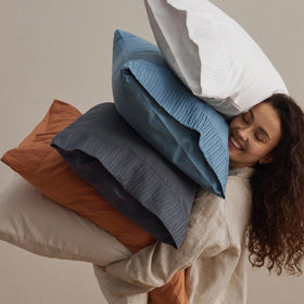 Machine-washable Bedsure California King sheet set for busy homes and hotels.