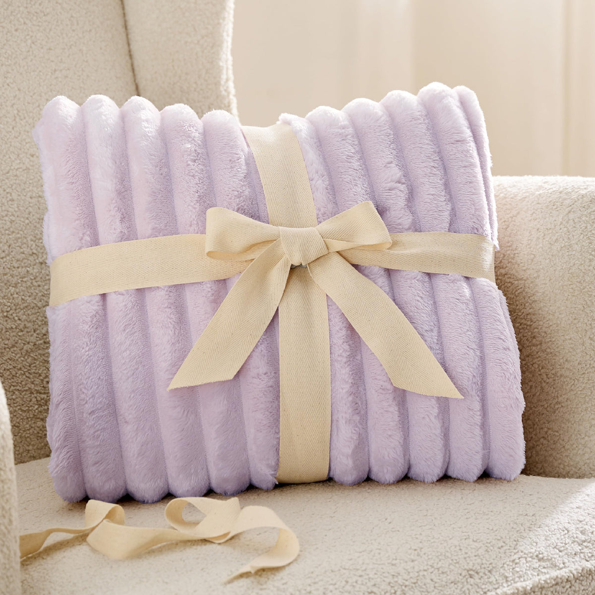 Bedsure Color-retention dyeing blanket keeps vibrant stripes wash after wash