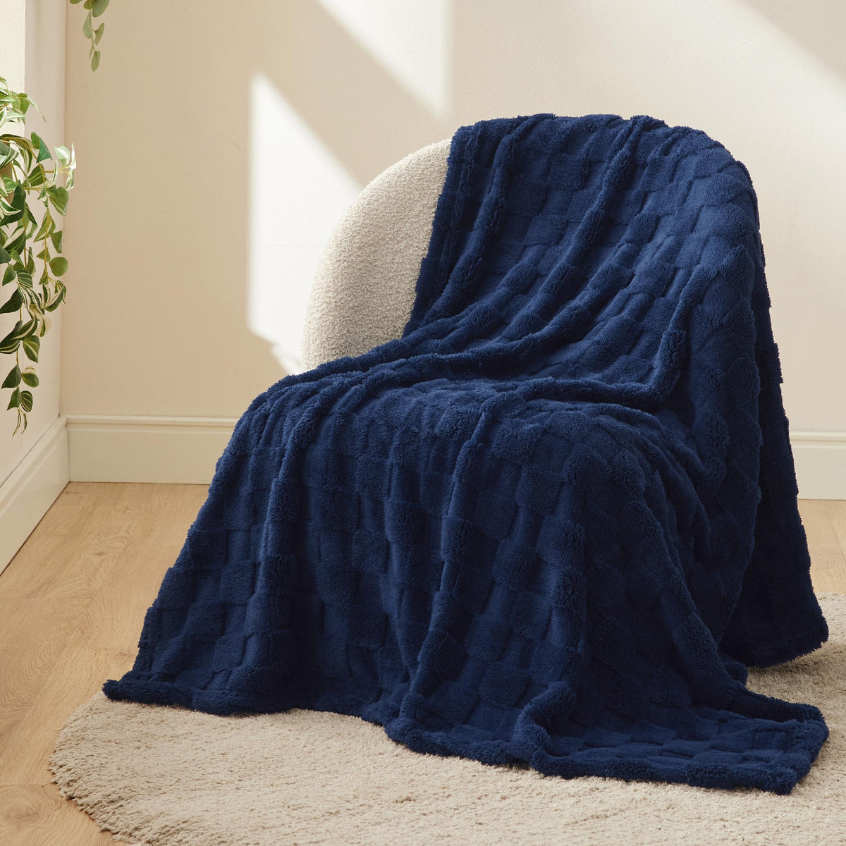 Bedsure colorfast design preserves vibrant colors wash after wash (colorfast-design-blanket).