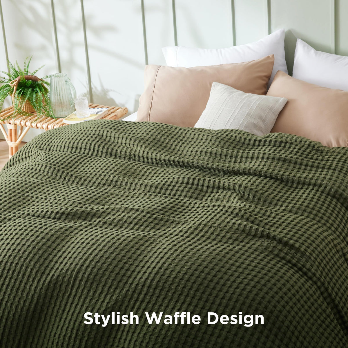 Bedsure packaging image shows gift-ready blanket for any season.