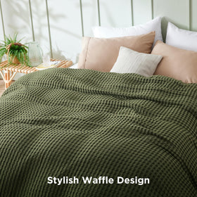 Bedsure packaging image shows gift-ready blanket for any season.