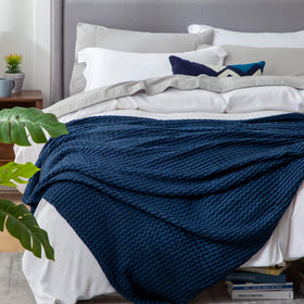 Bedsure 90x90 blanket covering bed to show size.