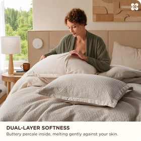 Bedsure duvet cover king hidden-buttons close-up for a tidy closure.