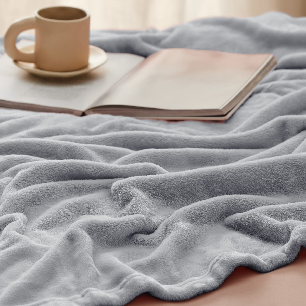 Bedsure cozy family blanket ideal for couch, bed, or camping.