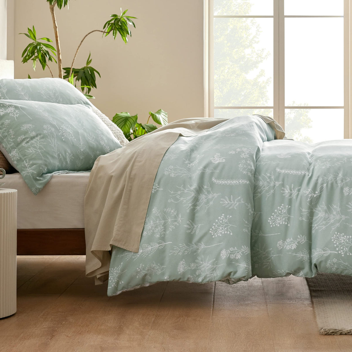 Bedsure down-alternative fill offers cozy warmth year-round