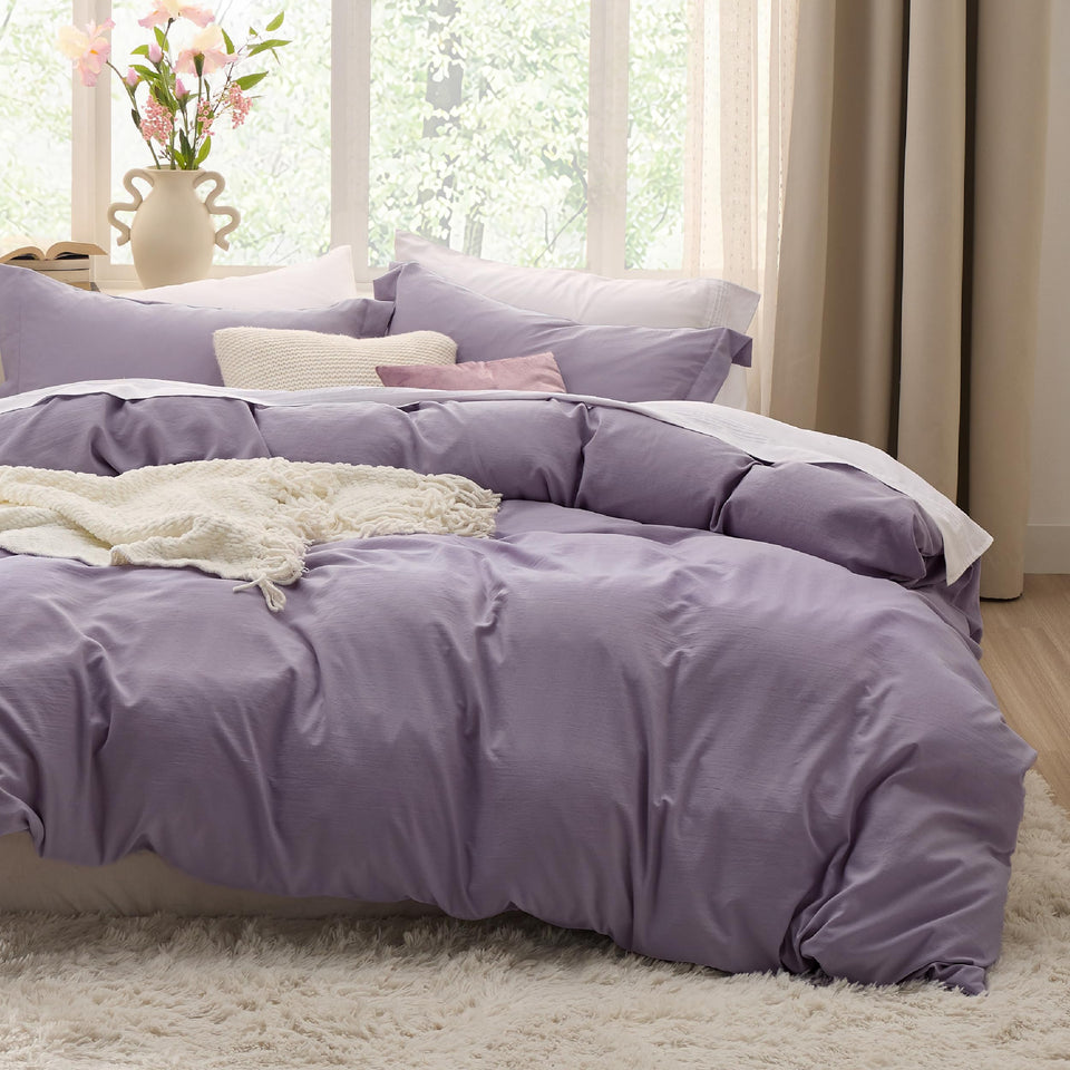 Bedsure dusty purple duvet cover close-up shows soft, breathable fabric for restful nights.