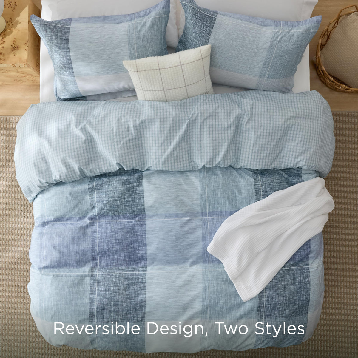 Bedsure duvet cover features eight corner ties to keep the insert in place.