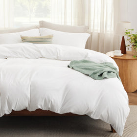 Bedsure king duvet cover 104x90 with zipper closure for secure insert.