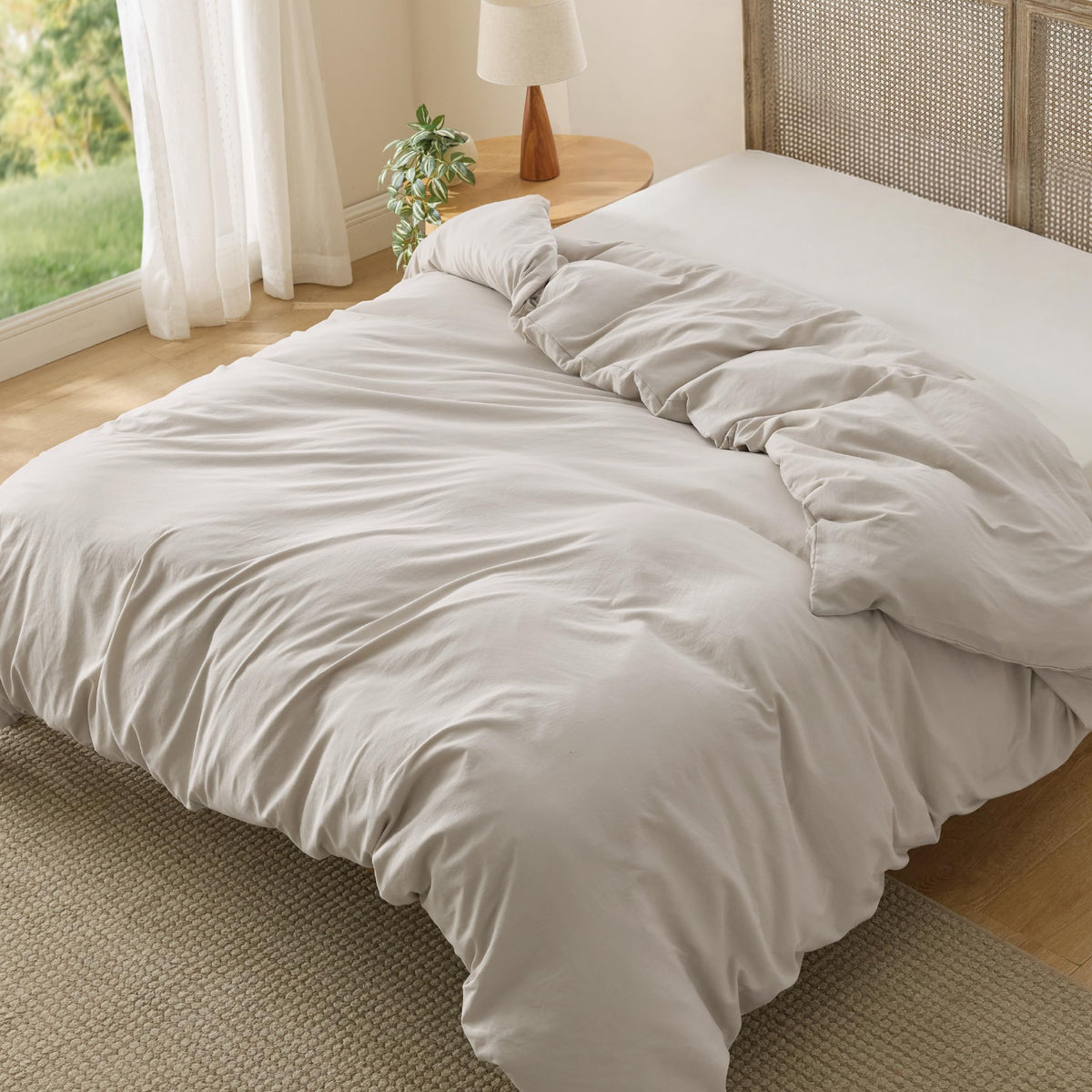 Bedsure king size duvet cover in soft fabric for plush, quiet sleep.
