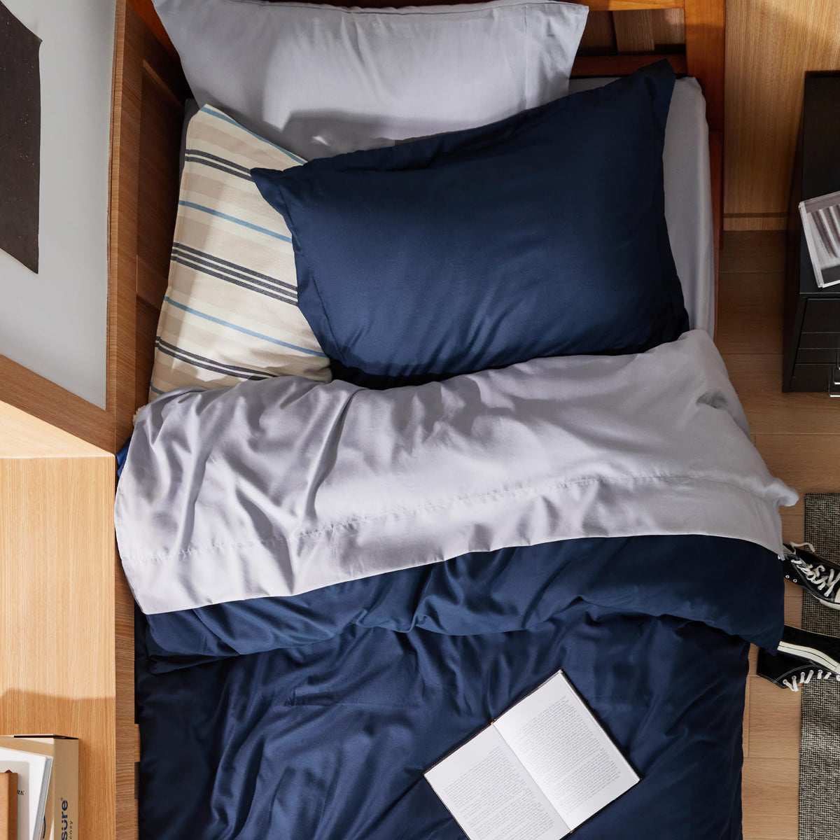 Bedsure twin XL navy duvet cover with eight corner ties keeping the insert secure