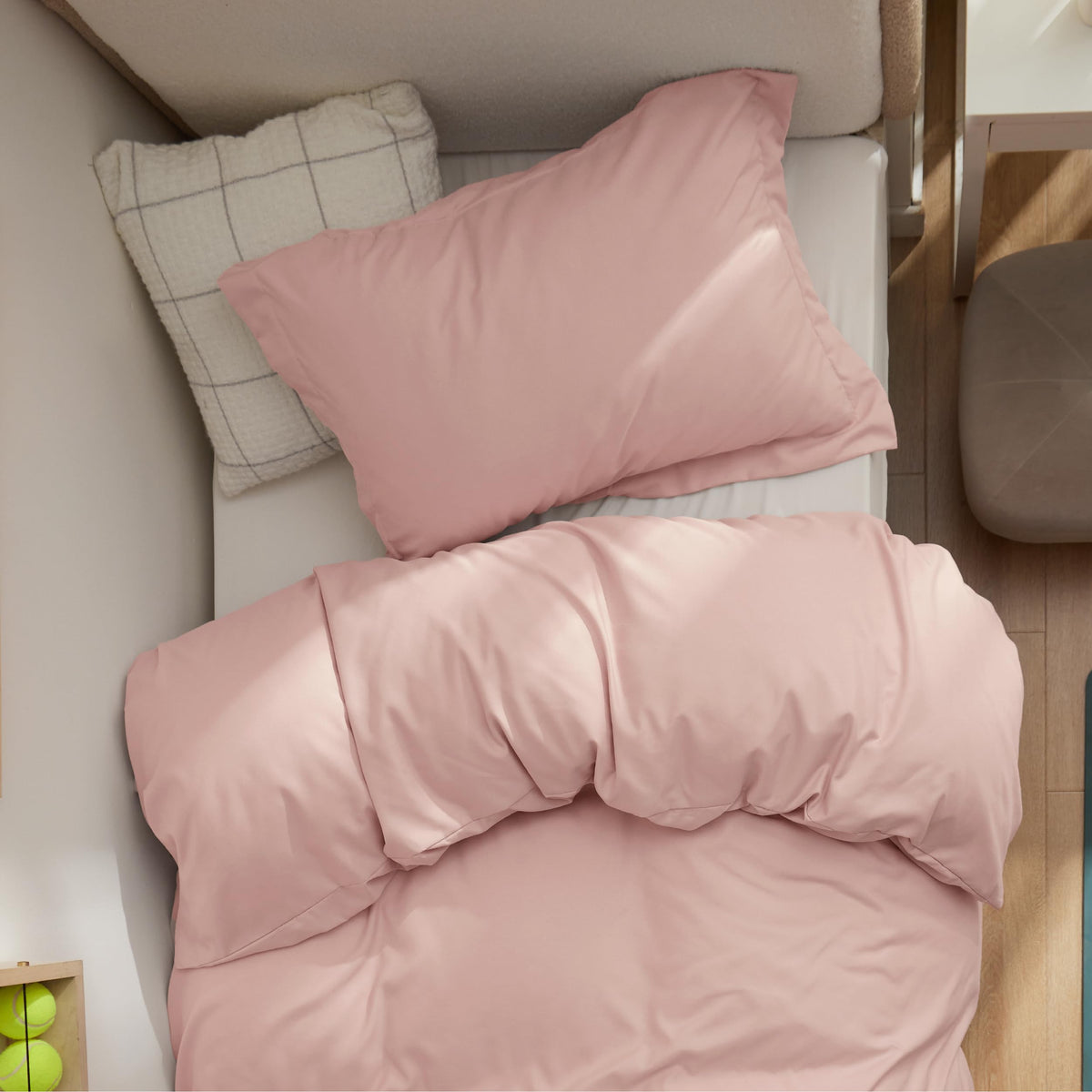 Bedsure duvet cover zipper closure close-up for easy on/off