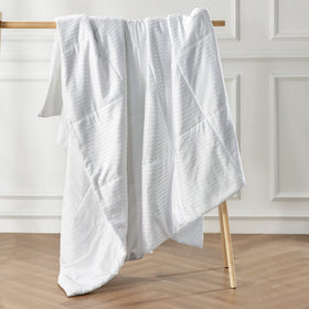 Bedsure dorm-friendly duvet insert enhances a tidy, breathable bed setup