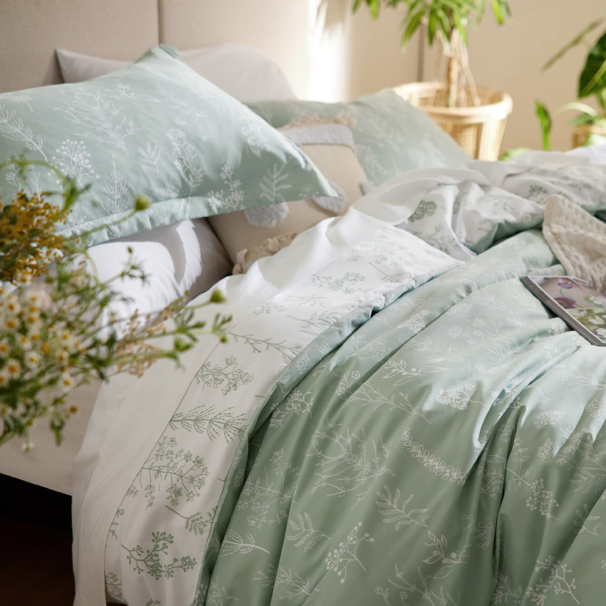 Bedsure easy-care bedding is machine washable for simple maintenance