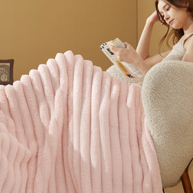 Bedsure easy-care blanket stays soft after machine washing.