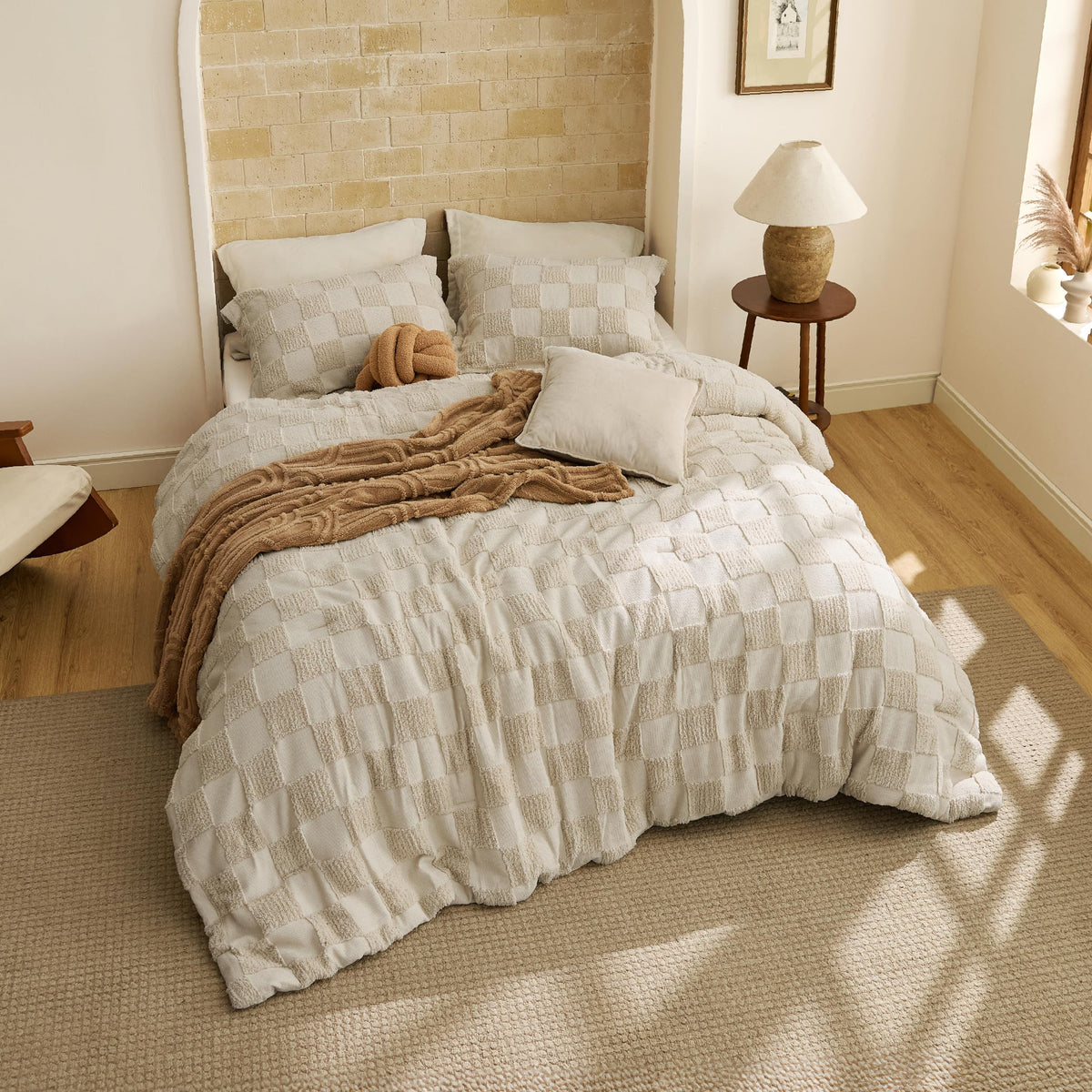 Bedsure easy-care design, machine washable for quick cleanups