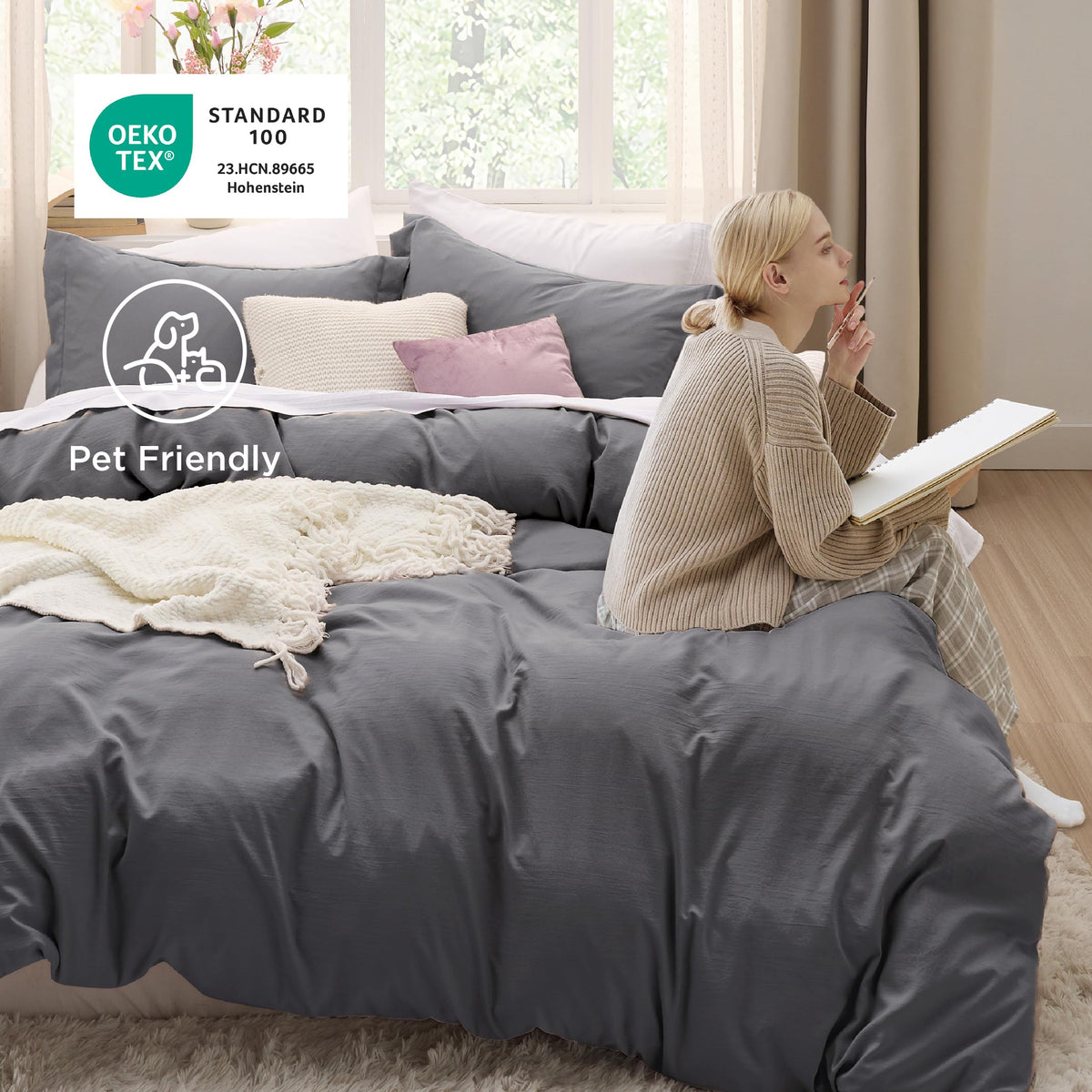 Bedsure eight corner ties help keep the insert neatly in place.