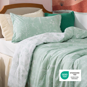 Bedsure floral bedding enhances bedroom decor with easy-care machine washable convenience.