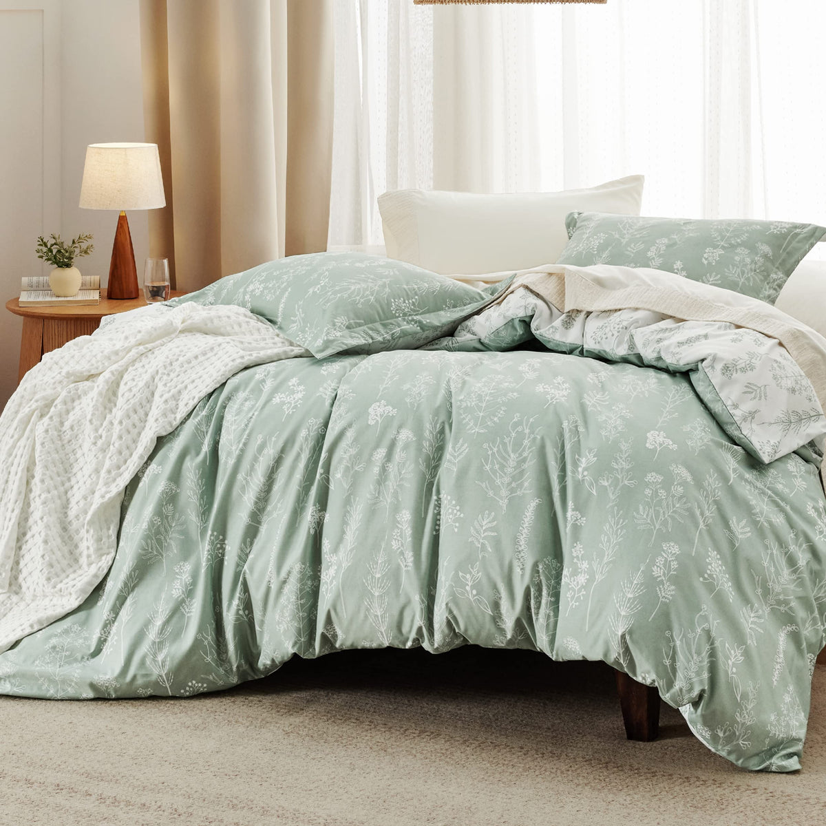 Bedsure floral pattern comforter showcased with botanical styling