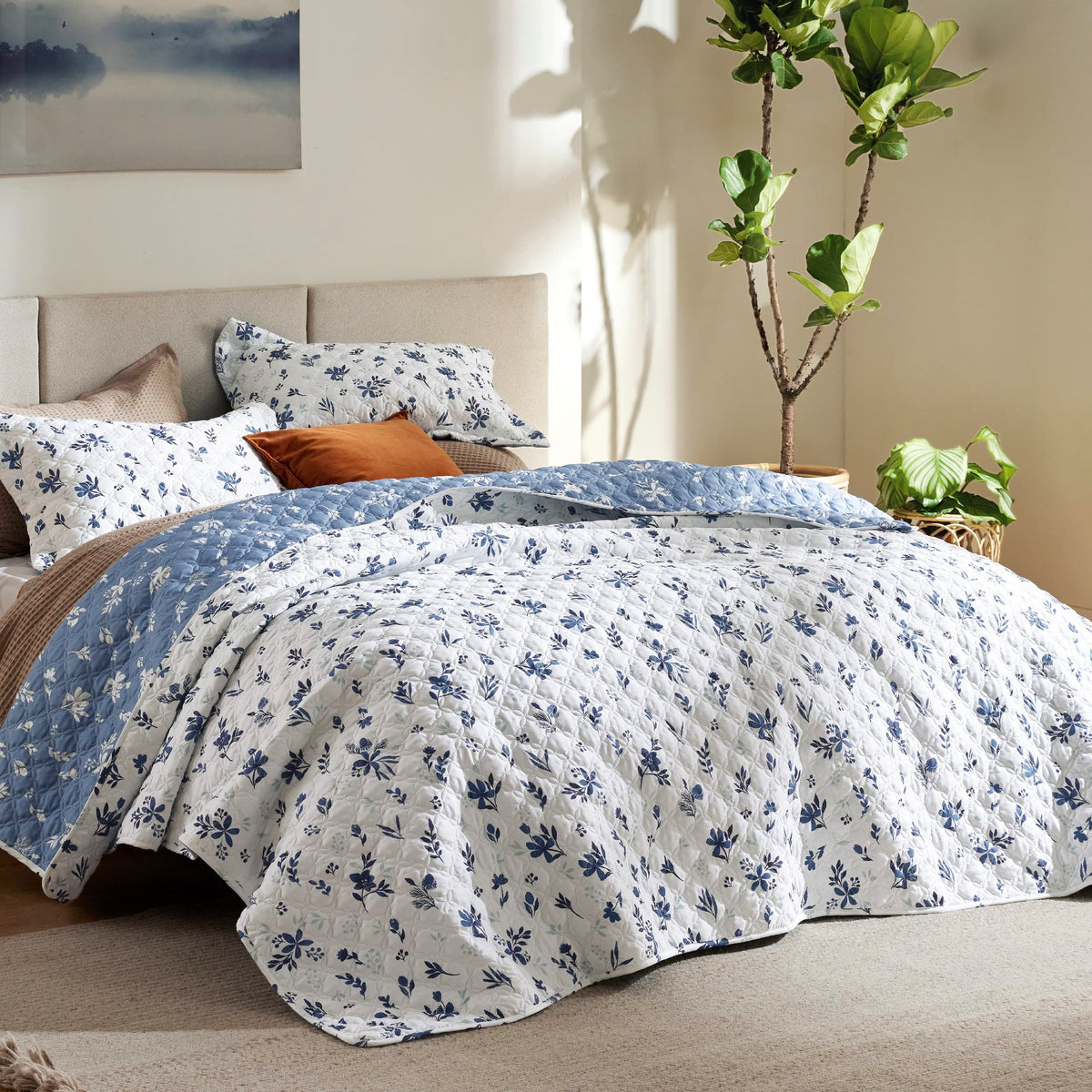 Bedsure floral quilt queen with blue daisy design enhances bedroom decor with soft, breathable comfort.