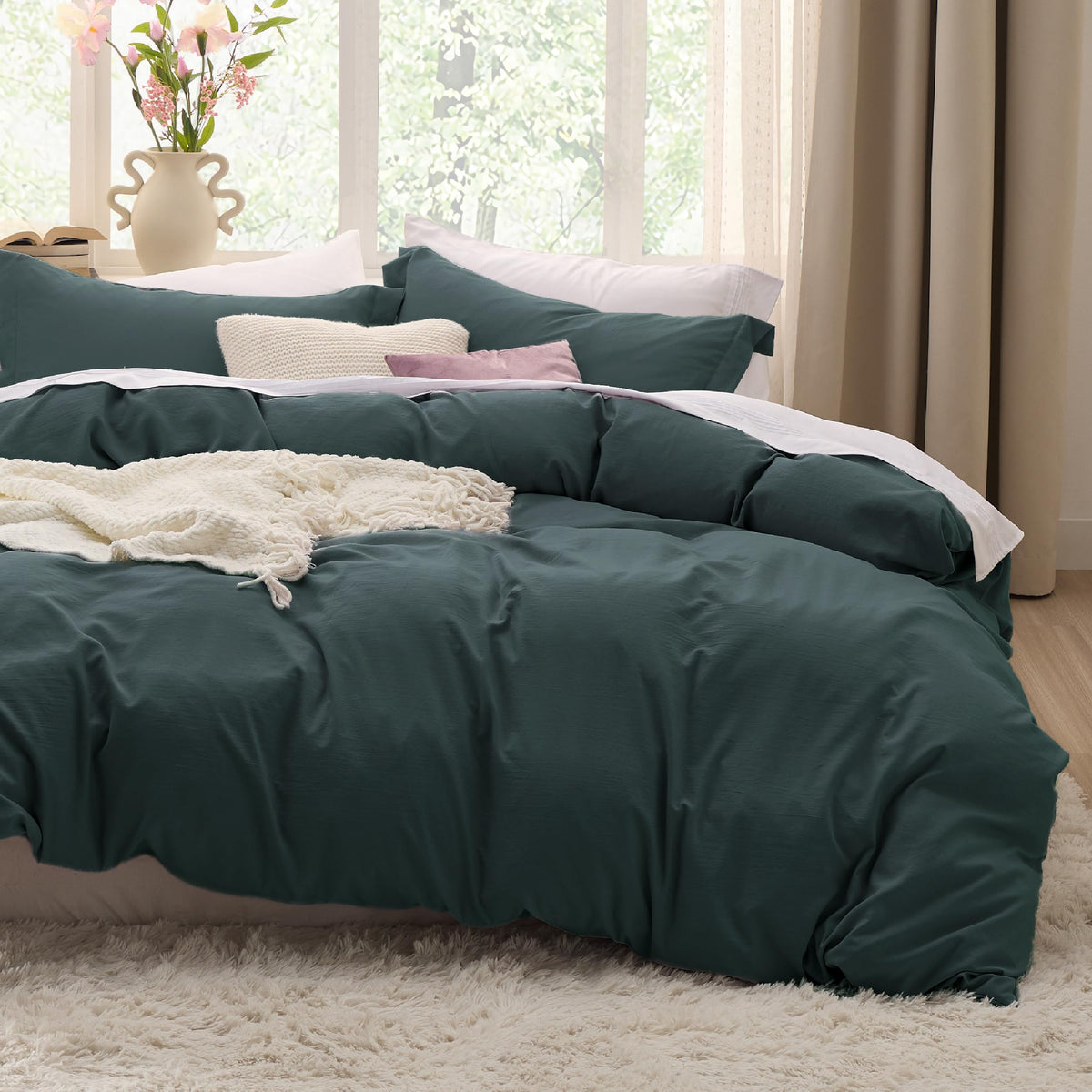 Bedsure forest green duvet cover king with zipper closure for quick bed changes.