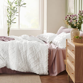 Bedsure easy-care set machine washable, gentle cycle with cold water recommended.