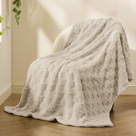Bedsure GentleSoft beige throw in a dorm room for study breaks.