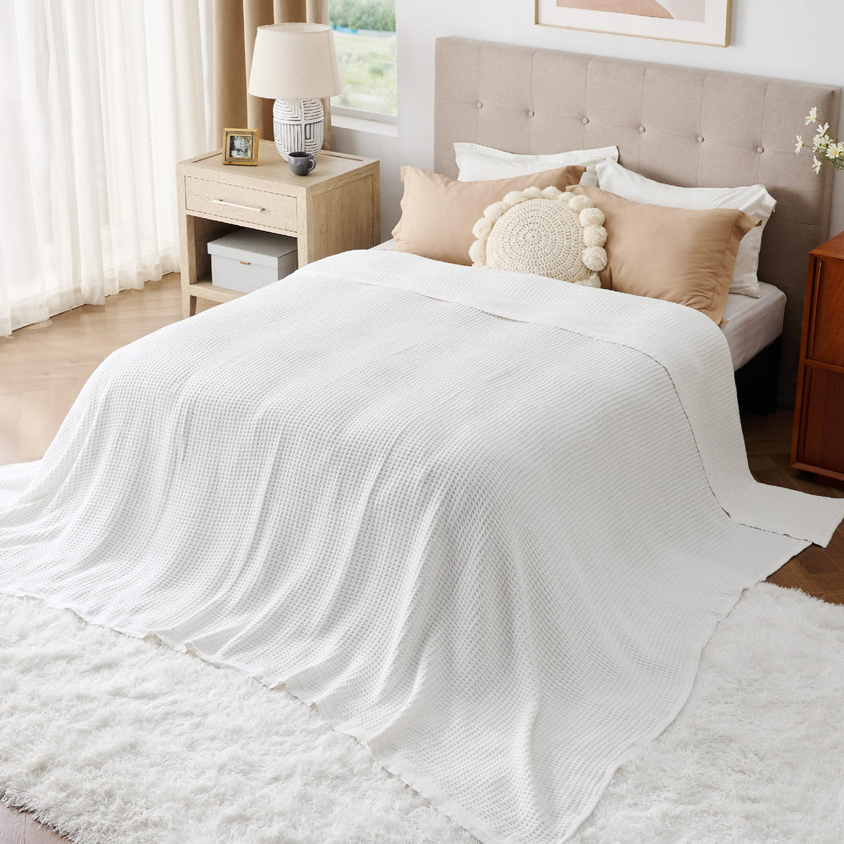 Bedsure Gentlesoft blanket breathable cotton supports year-round comfort.