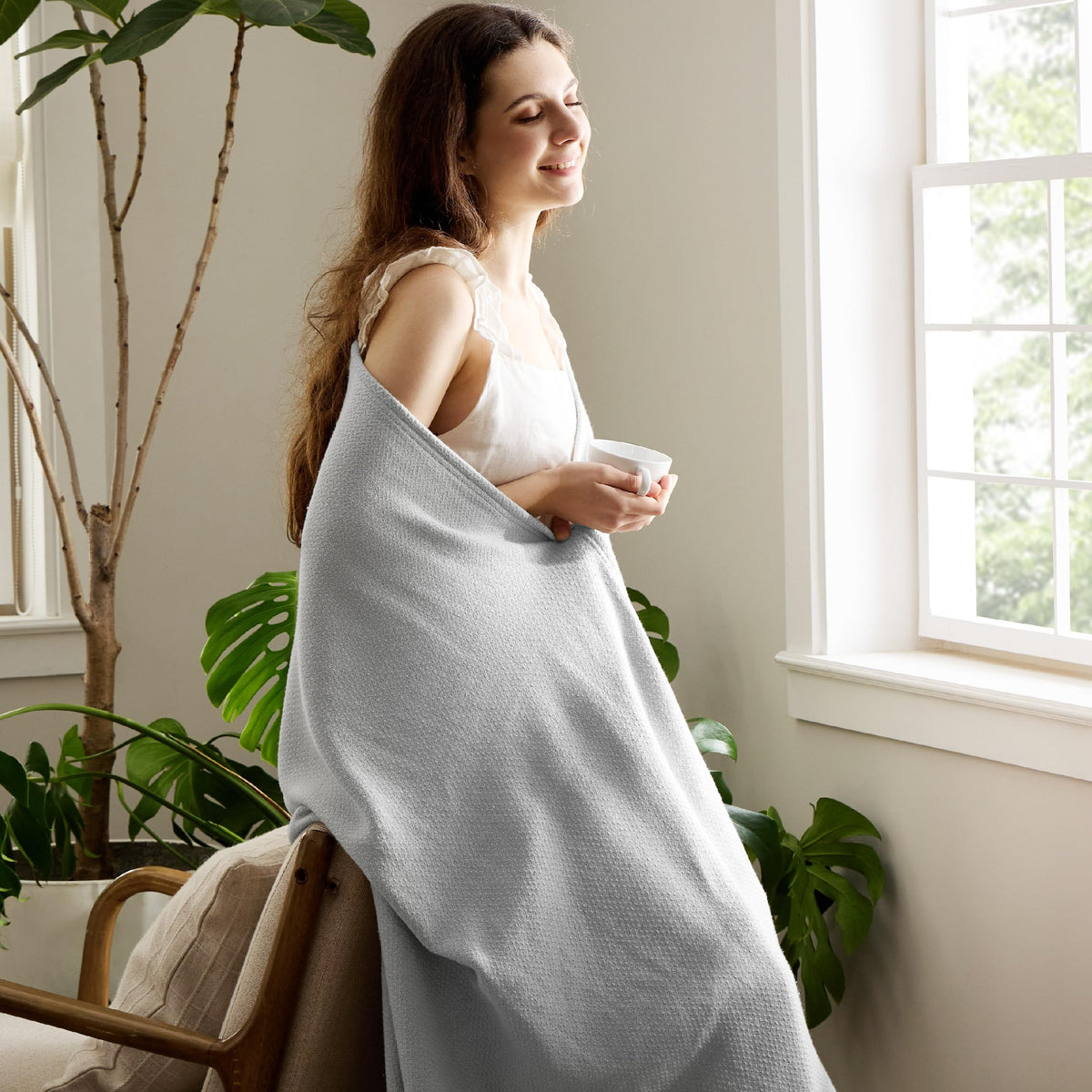 Bedsure GentleSoft blanket's breathable warmth suits varying temperatures and year-round comfort.