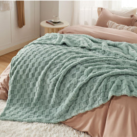 Bedsure Gentlesoft in dorm room boosts cozy study sessions.