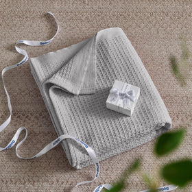 Bedsure Gentlesoft arrives in a festive gift-ready package for easy gifting.