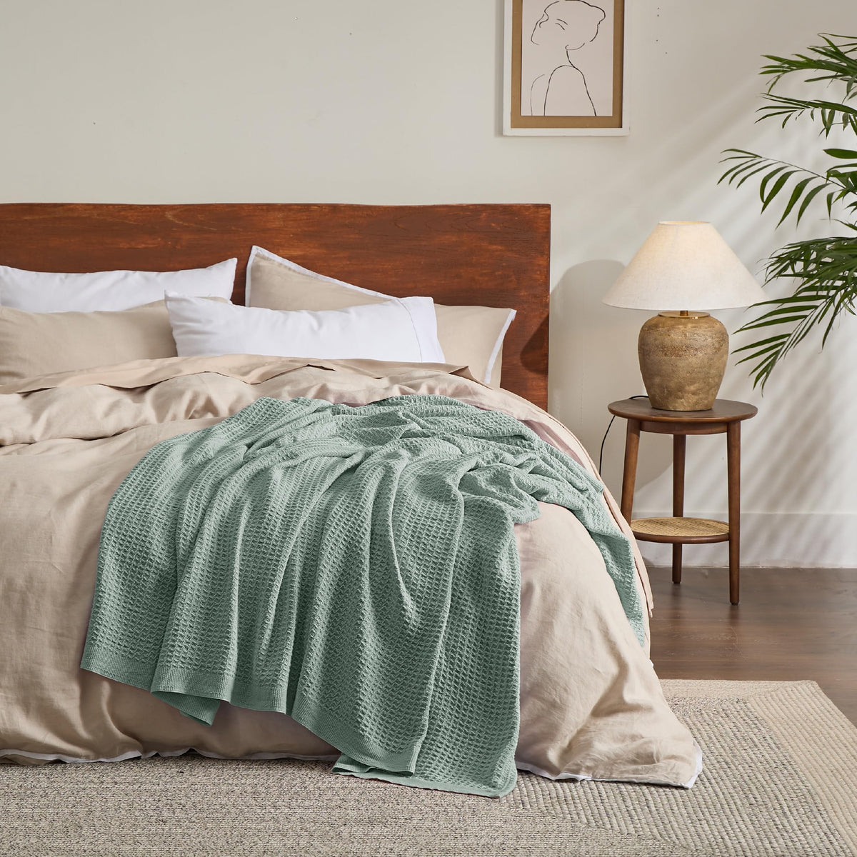 Bedsure Gentlesoft blanket care tag indicates easy cold wash maintenance