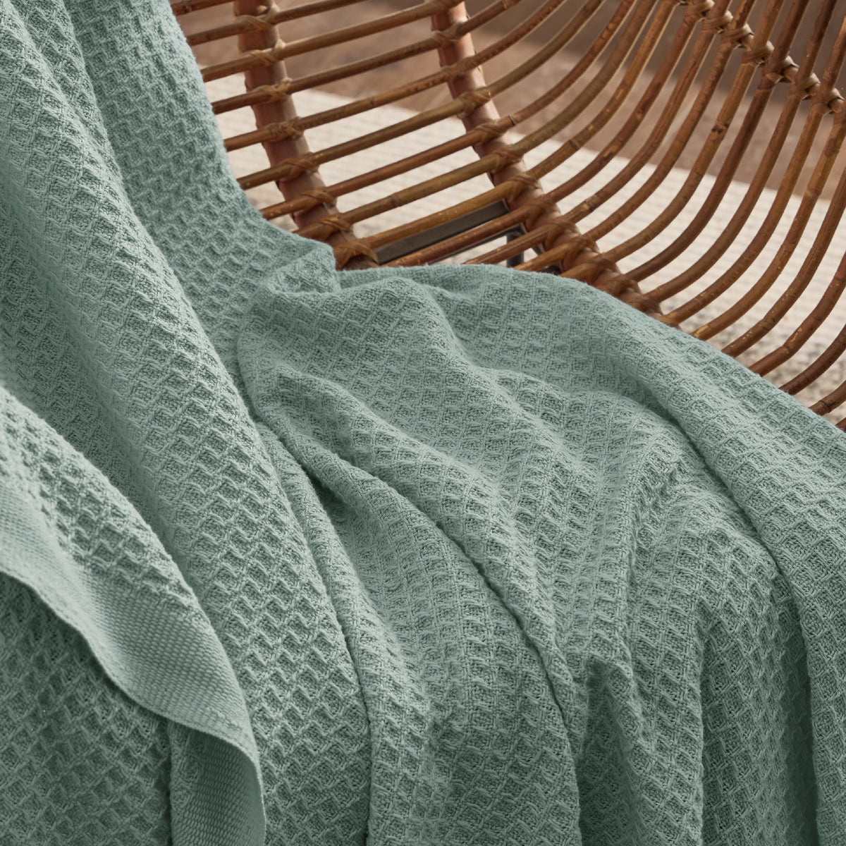 Bedsure Gentlesoft blanket in gift packaging signals a thoughtful present