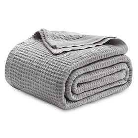 Bedsure Gentlesoft blanket in queen size provides generous coverage and a soft hand feel.