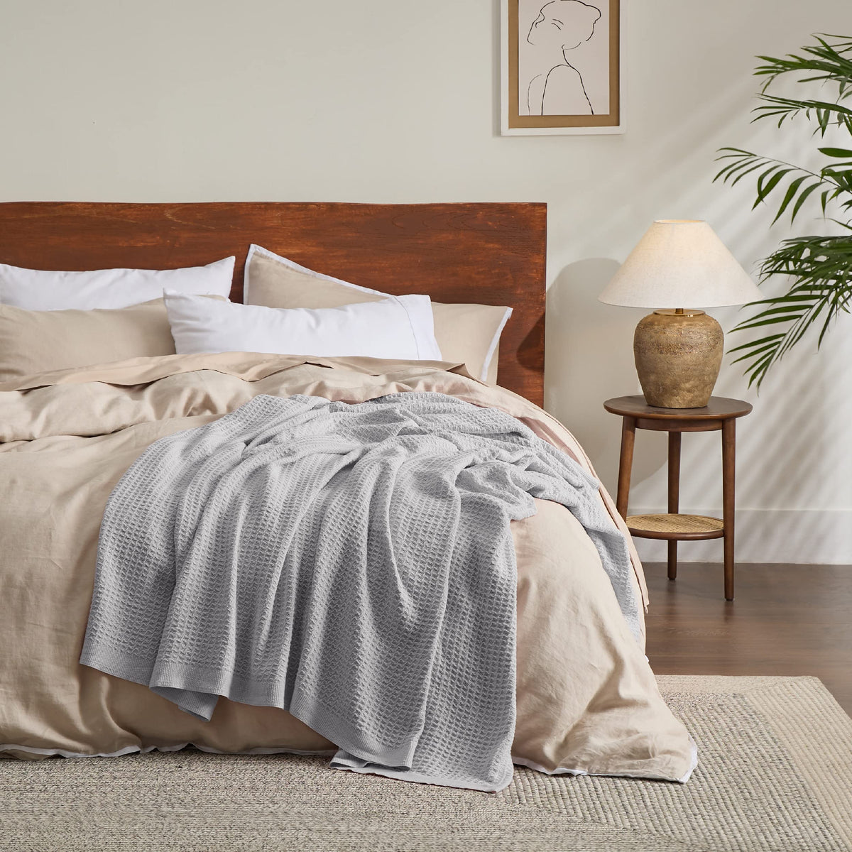 Bedsure Gentlesoft blanket offers year-round comfort with breathable warmth.