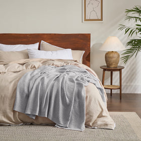 Bedsure Gentlesoft blanket offers year-round comfort with breathable warmth.